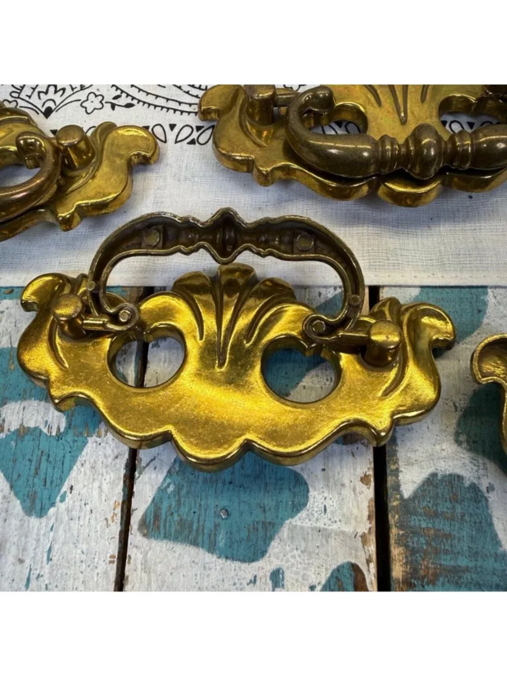 VTG Canada Chippendale-style brass batwing drawer pulls 11 Pieces CP3047